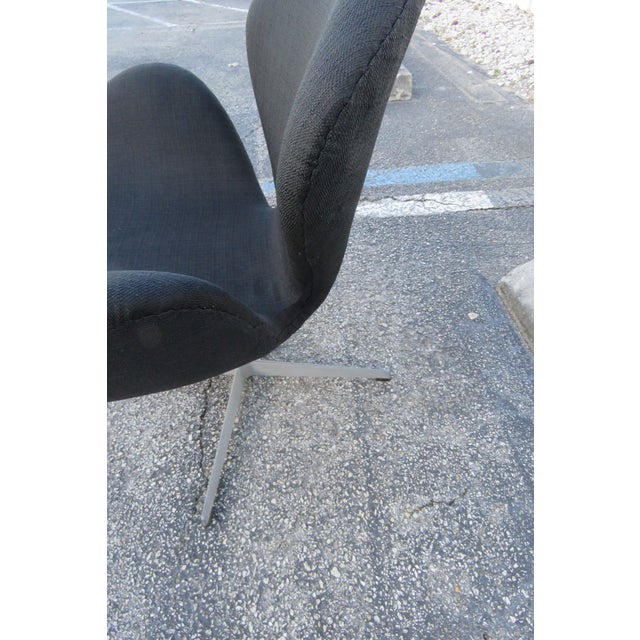 Fritz Hansen Denmark Danish Modern Mid Century Black Swan Chairs a Pair 5379 For Sale - Image 15 of 18