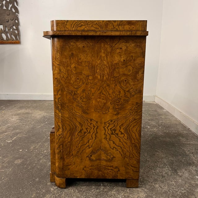 Mid 20th Century Mid 20th Century Baker Burl Veneered Chest of Drawers With Brass Pulls For Sale - Image 5 of 12