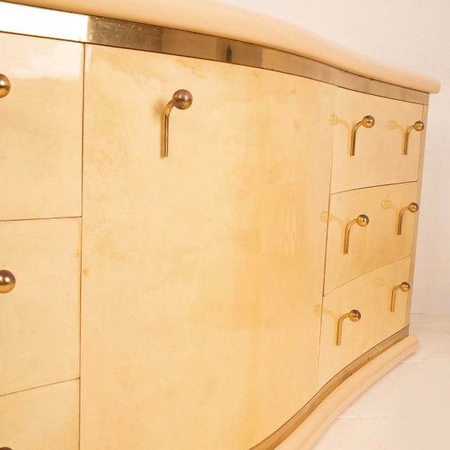 Curved Parchment Cabinet Nettuno by Luciano Frigerio for Frigerio Di Desio, 1960s For Sale - Image 16 of 18