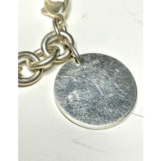 Contemporary Vintage 1990s Tiffany & Co. Sterling Silver Engravable Round Tag Bracelet – 36.21g For Sale - Image 3 of 8
