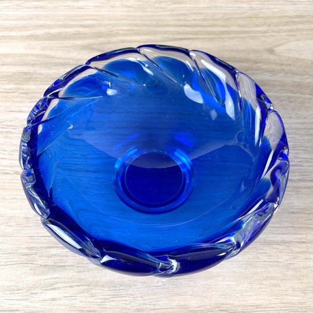 American Vintage Art Glass Encased Cobalt Blue and Clear Blown Glass Dish For Sale - Image 3 of 6