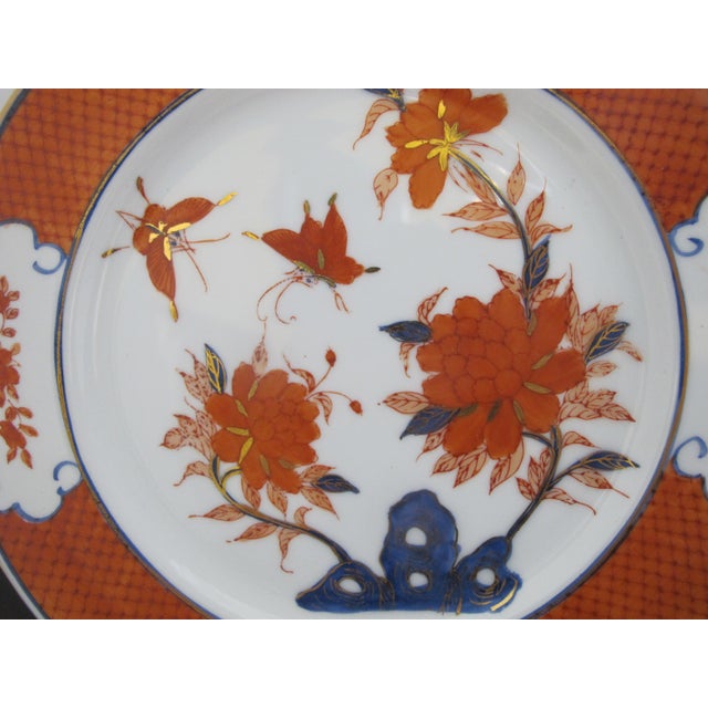 Japanese Japanese Imari Porcelain Butterfly & Flower Gold Trim 10 1/4" Dinner Plate Set For Sale - Image 3 of 9