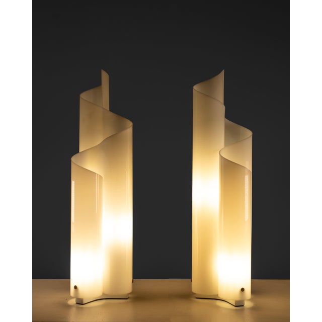 White Mezzachimera Lamps by Vico Magistretti for Artemide, 1969, Set of 2 For Sale - Image 8 of 11