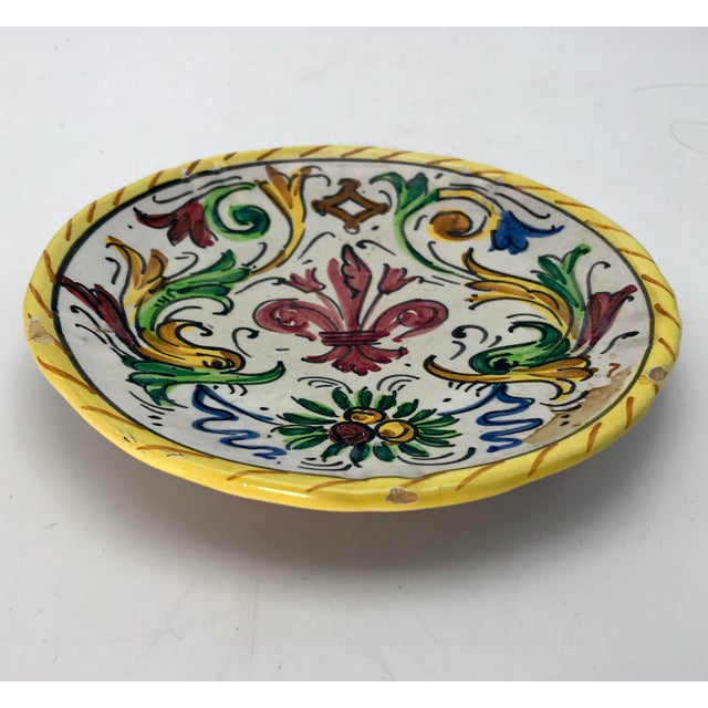 Folk Art 1900s Antique Hand Painted Deruta Majolica Raffaellesco Plate For Sale - Image 3 of 5