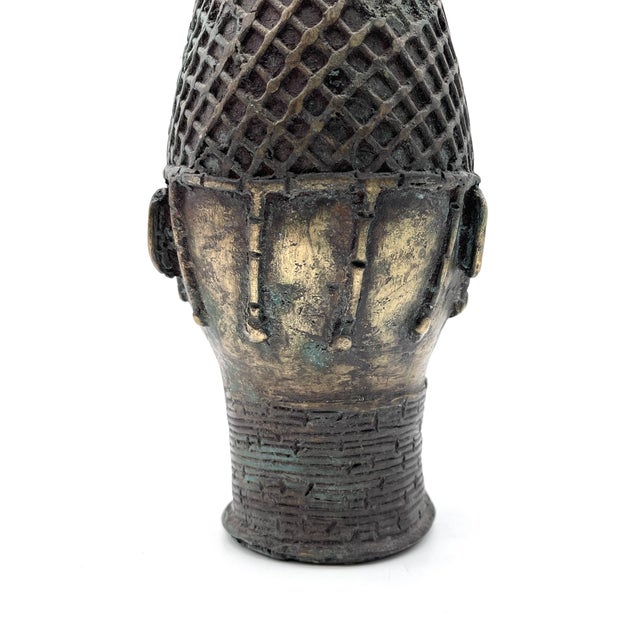 1970s Nigerian Artist, Large Benin Memorial Head Sculpture, 20th Century, Bronze For Sale - Image 5 of 18