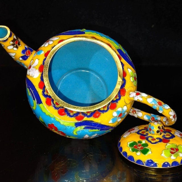 Vintage Cloisonne Enamel Tea Set – 7.1" Yellow Ground Floral Teapot & 4 Cups in Box For Sale In Los Angeles - Image 6 of 8