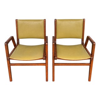 A Pair of Vintage Mid-Century Modern Walnut-Tone Wood Occasional Chair For Sale