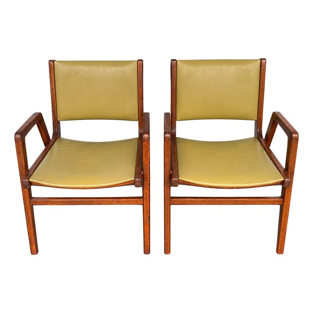 A Pair of Vintage Mid-Century Modern Walnut-Tone Wood Occasional Chair For Sale