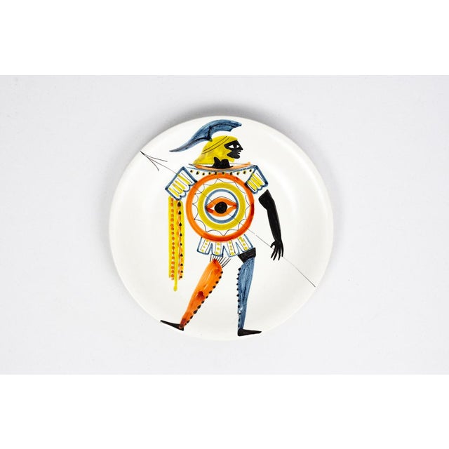 Black Hand-Painted Glazed Earthenware Plate with Eye-Shield Hoplite by Roger Capron for Vallauris, 1955-1960 For Sale - Image 8 of 13