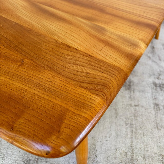1970s Model 459 Coffee Table with Magazine Shelf in Elm and Beech by Lucian Ercolani for Ercol, 1960s For Sale - Image 5 of 9