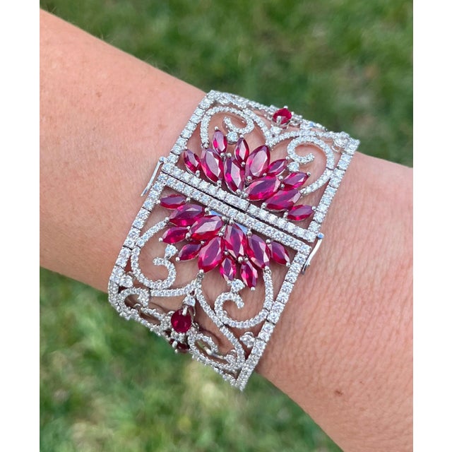 This is part of Chairish’s Fine Jewelry assortment. Experience the unmatched beauty and sophistication of this Art Deco...