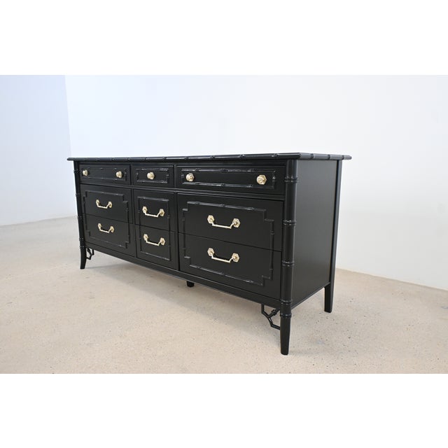 1970s Thomasville Allegro Faux Bamboo Hollywood Regency Black Lacquer 9 Drawer Dresser| Newly Refinished For Sale - Image 5 of 17