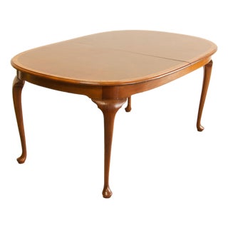 Six Person Hickory Chair James River Collection Queen Anne Banded Mahogany Oval Dining Table, Late 20th Century For Sale