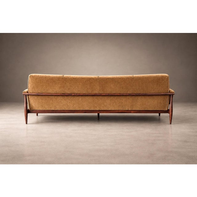 1960s “Canoa” Sofa in Brazilian Rosewood and Warm Camel Velvet, Liceu de Artes e Ofícios, Brazil, 1960s — Lot 856C For Sale - Image 5 of 18