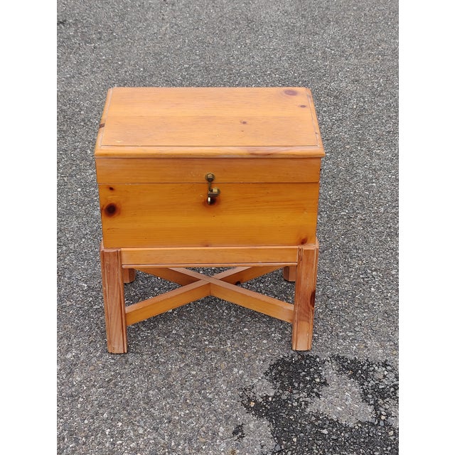 1990s 1990s Vintage Pine Trinket Chest With a Hinged Lid, Elevated on a Stand For Sale - Image 5 of 9