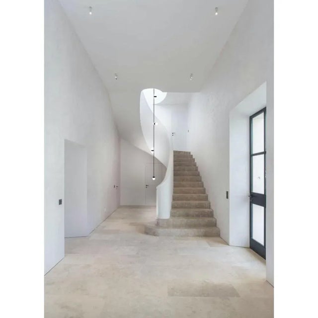 Nuvol chandelier hilo vertical by Contain Dimensions: D 23 x H 300 cm (customizable dimensions) Materials: brass structure...