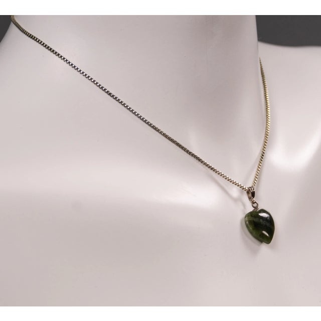 Costume Necklace with a Green Nephrite Jade Heart, 1960s For Sale - Image 4 of 9
