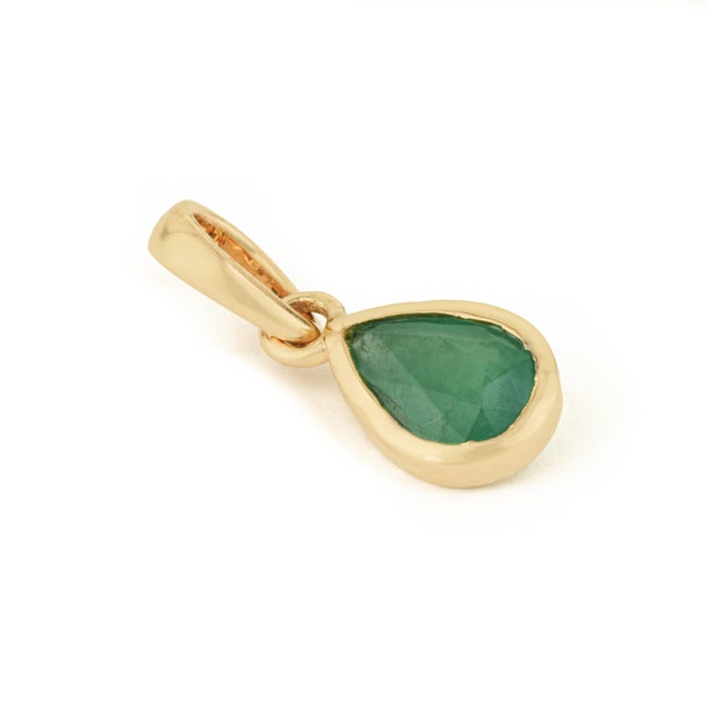 14k Gold Natural Zambian Pear-Cut Emerald Bezel Set Solitaire Pendant For Sale In New York - Image 6 of 14