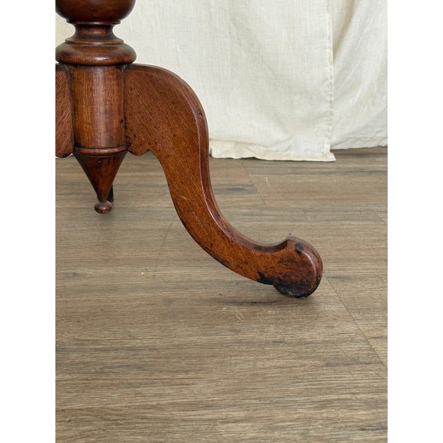 Antique English Mahogany Tripod Table, Victorian Occasional / Lamp Table, 19th Century For Sale In Los Angeles - Image 6 of 9