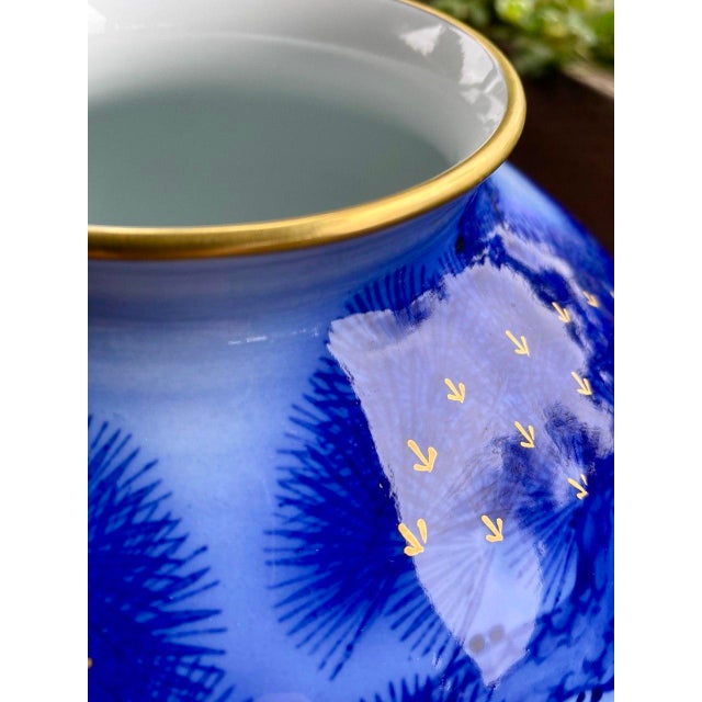 Ceramic Mid 20th Century Koransha Japanese Porcelain Vase | Cobalt Blue Pine Design | Gold Accents For Sale - Image 7 of 15