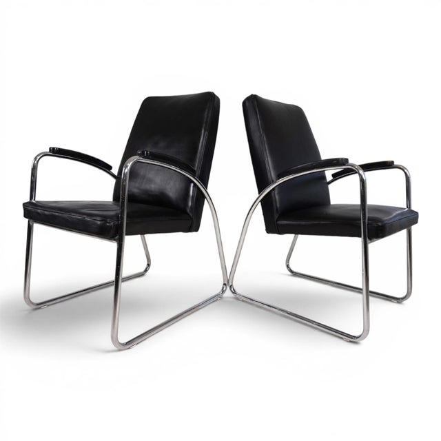 This exceptional pair of Bauhaus tubular steel armchairs from the 1930s combines functional clarity with timeless...
