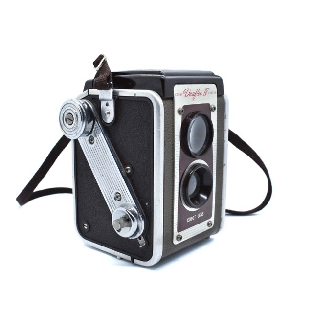 Mid 20th Century Kodak Duaflex IV Kodet Lens Camera. It will enhance any décor, any office, media room, library, home...