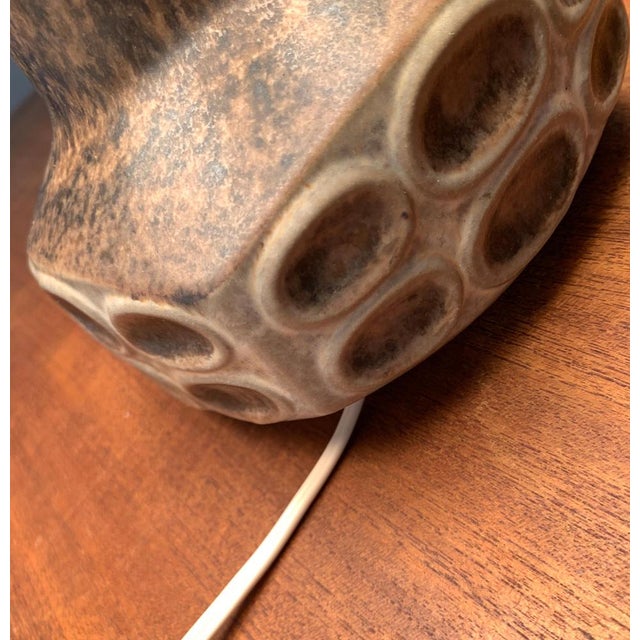 Beige Mid-Century Danish Studio Pottery Table Lamp by Marianne Stark for Michael Andersen, 1960s For Sale - Image 8 of 18