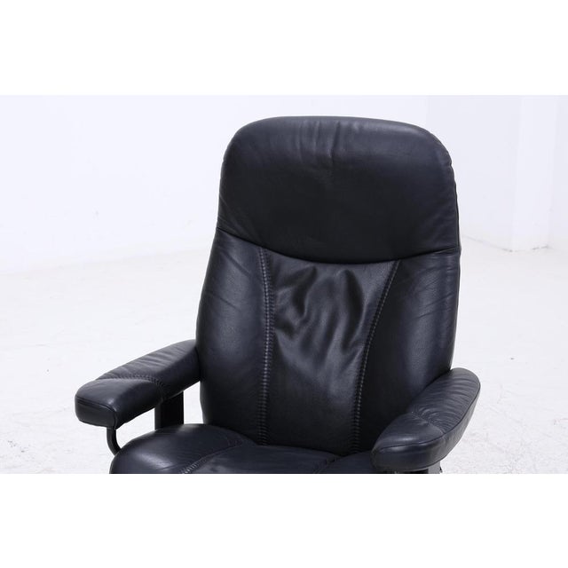 Set of Consul Recliner with Ottoman in Leather from Stressless For Sale - Image 11 of 18