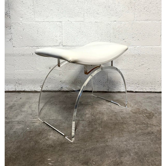 Late 20th Century Contemporary “Marlowe” Arched Lucite & Leather Stool For Sale - Image 4 of 7