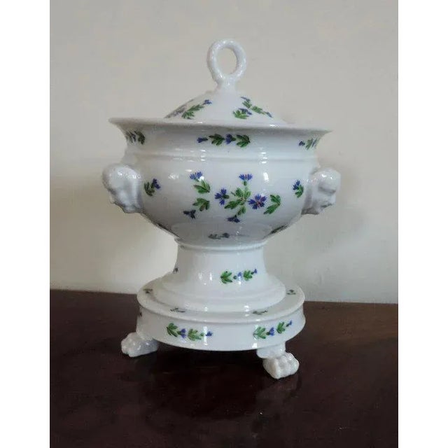 Traditional 19th Century French Empire Old Paris Porcelain Sprig Cornflower Urn Form Sauce Tureen & Cover For Sale - Image 3 of 11