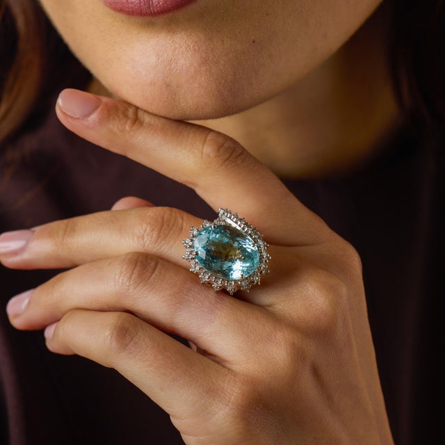 1980s Vintage 14.60 Carat Aquamarine Diamond 14k Yellow Gold Cocktail Ring, Size 6 For Sale - Image 5 of 6