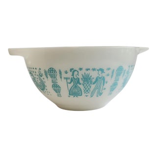 1950s Mid Century Modern Lady on the Left Pyrex Amish Butterprint Cinderella Bowl For Sale
