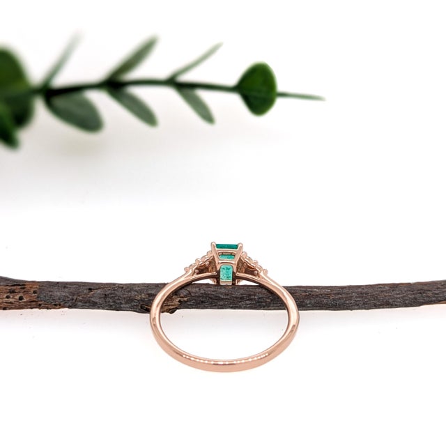 2020s Fine Ethiopian Emerald Ring With Natural Diamond Accents in 14k Gold | Em 6x4mm For Sale - Image 5 of 6