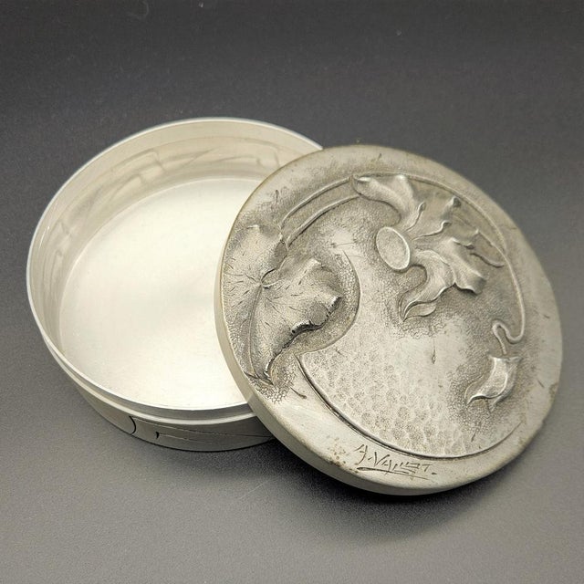 Art Nouveau Round Tin Box by A. Vallat, 1900s, in Very Good conditions. Designed 1890 to 1919 This piece has an...