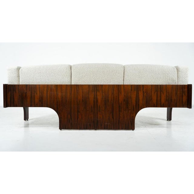 Mid-Century Oriolo Sofa in Wood and White Fabric attributed to Claudio Salocchi for Sormani, 1960 For Sale - Image 14 of 18