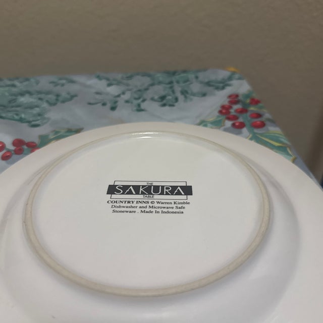 Vintage Warren Kimble "Cat Nap Inn" Stoneware Plates for Sakura - a Pair For Sale - Image 4 of 5