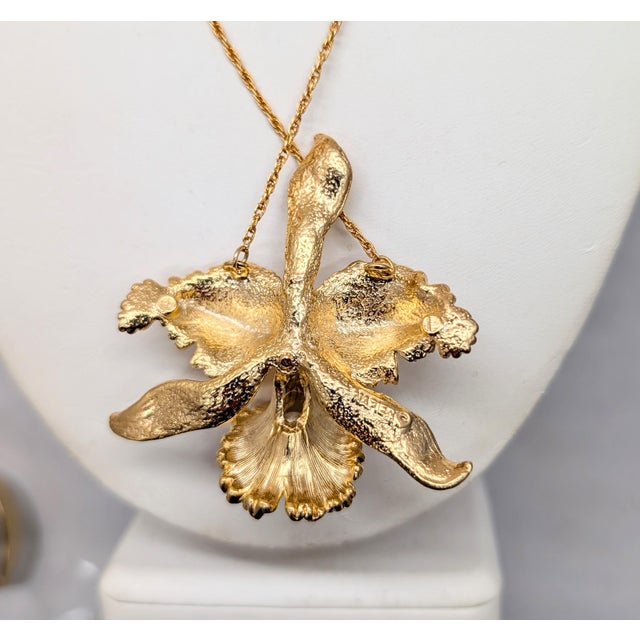 Vintage 1964 Signed Napier Goldtone & Faux-Pearl Orchid Pendant Necklace For Sale - Image 9 of 11