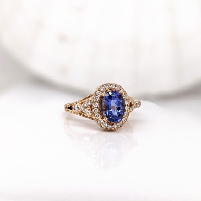 2020s 1.5ct Tanzanite Ring with Earth Mined Diamonds in Solid 14k Yellow Gold Oval 8x6 Size 6.75 For Sale - Image 5 of 8