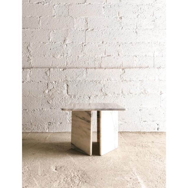 Mid-Century Brutalist Coffee Table in White-Grey Marble, 1970s For Sale - Image 3 of 12