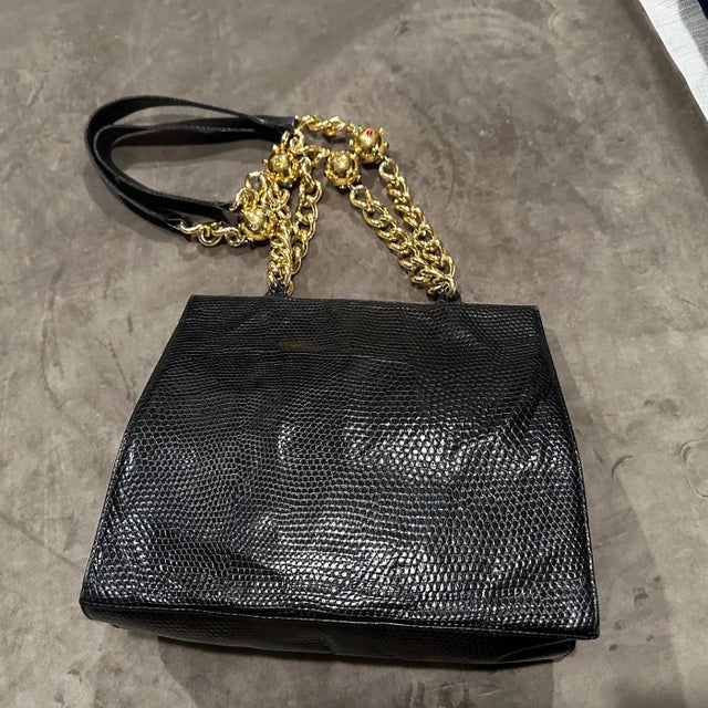 1980s Vintage Black Leather and Costume Jewelry Chain Italian Shoulder Bag For Sale - Image 11 of 12