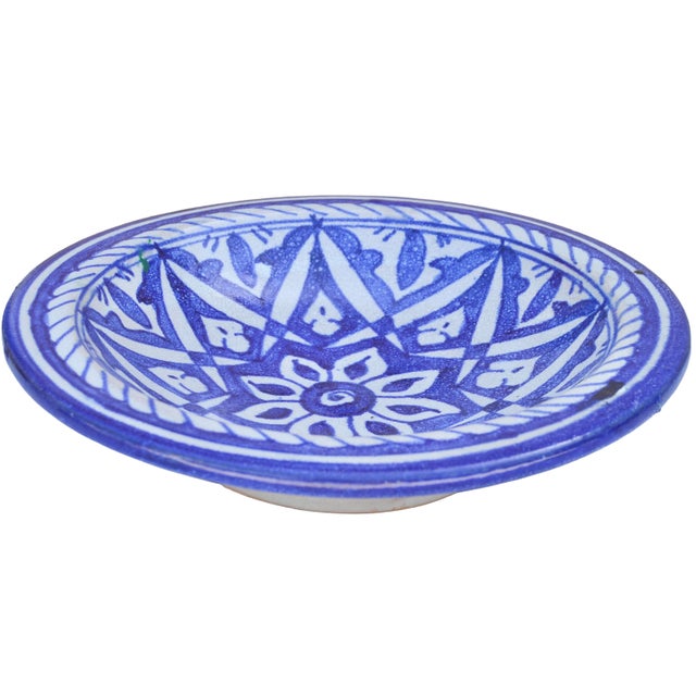 Ceramic Mid 20th Century Handmade Blue Moorish Floral-Patterned Ceramic Decorative Plate For Sale - Image 7 of 8