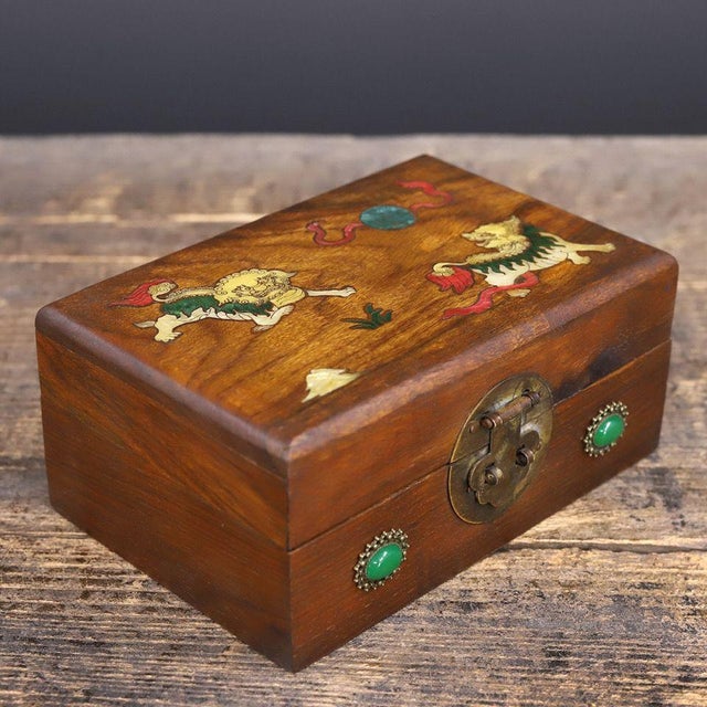 1990s Vintage Chinese Rosewood Box With Mother-of-Pearl Fu Dogs & Jade Clasp For Sale - Image 5 of 9