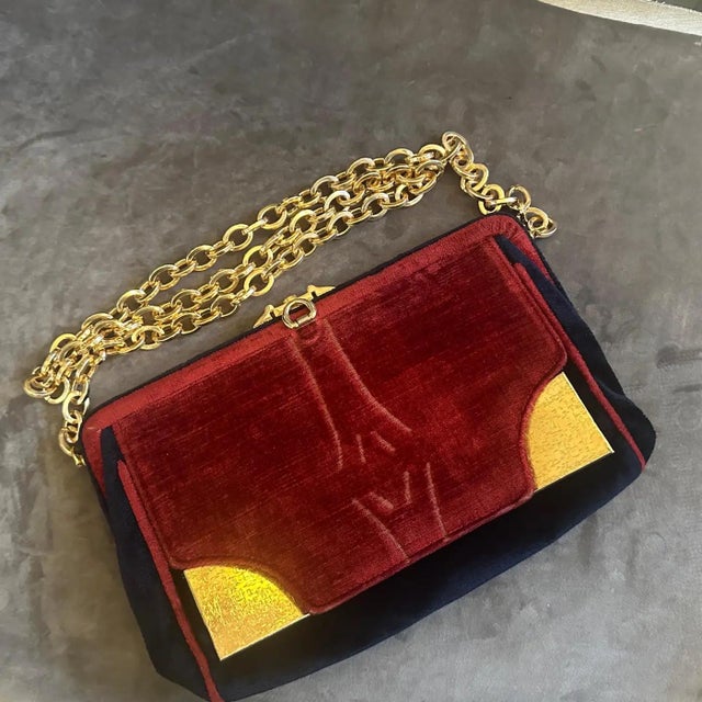 1970s Amazing Blue and Red Velvet and Brass Italian Shoulder Bag For Sale - Image 4 of 16