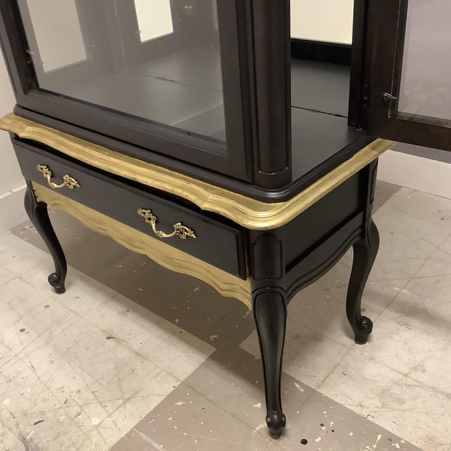 Vintage Hammary Black Gold Double Side Door Display Curio Cabinet Queen Anne For Sale - Image 10 of 12