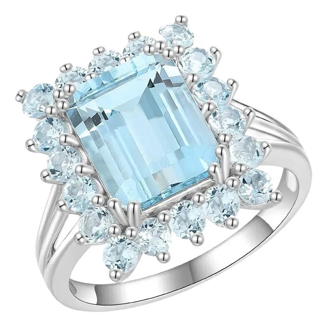 Nina Zhou Margeret Aquamarine Cocktail Ring in 14k Solid Gold Ring, size 5.5 For Sale