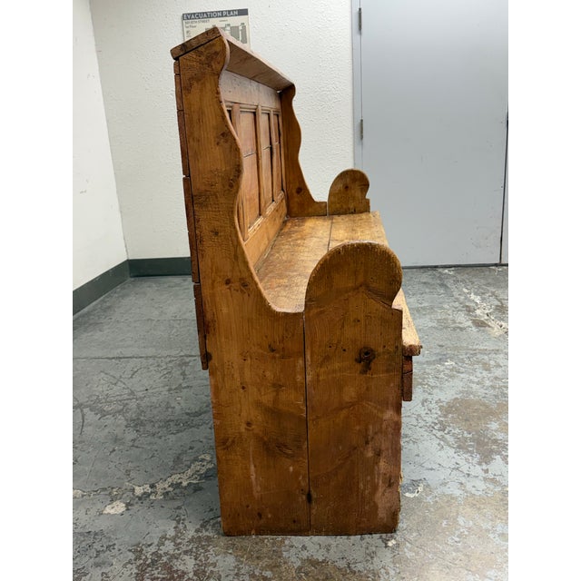 English Pine Wood Settle Bench, Late 19th Century For Sale In San Francisco - Image 6 of 12