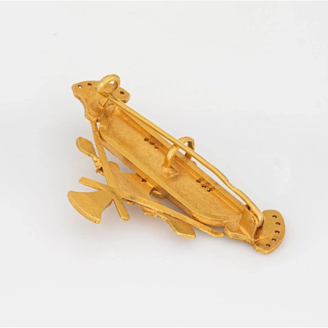 Stylish and finely detailed Egyptian Revival pendant crafted in 18 karat yellow gold (circa 1920s to 1930s). Single cut...