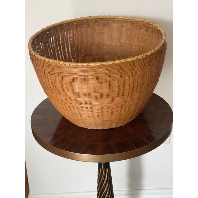1960s Two Large Reed Wicker Wiven Baskets Set For Sale - Image 4 of 5