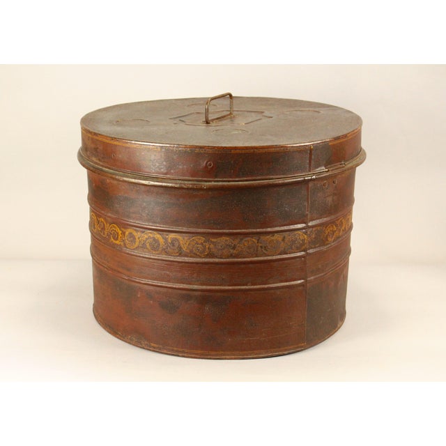 19th C. Victorian Tin Tole X-Large Hat Box W Lock 23" X 16.5" For Sale - Image 4 of 17