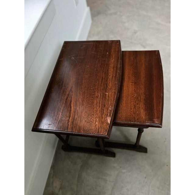 Mid 20th Century Vintage Traditional Nesting Occasional Tables-Set of 2 For Sale - Image 5 of 12